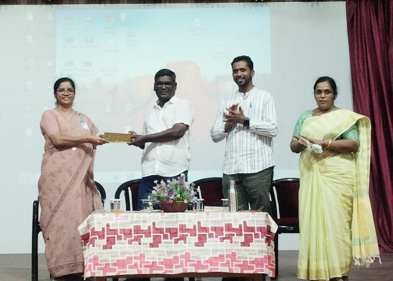 "வாசிப்பே வெற்றிக்கான திறவுகோல்" – தூத்துக்குடி தூய மரியன்னை கல்லூரியில் வாசிப்பின் முக்கியத்துவம் குறித்து சிறப்பு சொற்பொழிவு!!