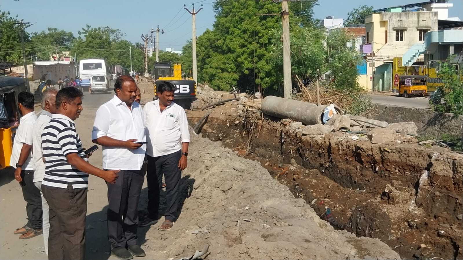 பக்கிள் ஓடை விரிவாக்கப் பணியில் குடிநீர் மெயின் பைப் உடைப்பு: நாளை முதல் வழக்கம்போல் குடிநீர் விநியோகம் – நேரில் ஆய்வு செய்த மேயர் ஜெகன் பெரியசாமி உறுதி!!