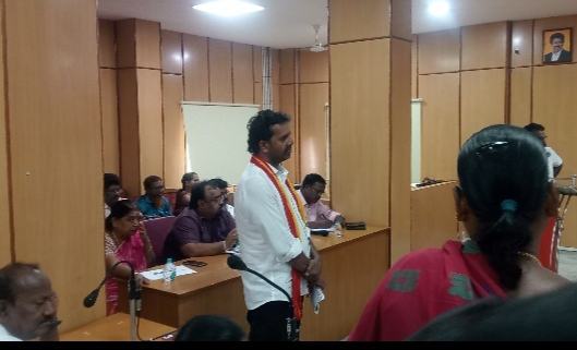 "‘இருக்கை வேண்டும்... இல்லையெனில் வெளிநடப்பு!’ – மேயர் பதிலால் மாநகராட்சி கூட்டத்தில் பரபரப்பு"
