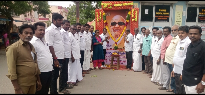திமுக பகுதி செயலாளர் ராமகிருஷ்ணன் தலைமையில் கலைஞர் கருணாநிதியின் 8-ஆம் ஆண்டு நினைவு தினம் அனுசரிப்பு!!