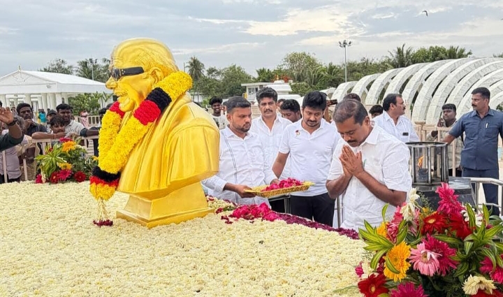 எதிர்கட்சி தலைவர் உதயநிதி ஸ்டாலினுடன் கலைஞர் நினைவிடத்தில் எம்எல்ஏ ஜி.வி. மார்கண்டேயன் மலர் தூவி மரியாதை!!