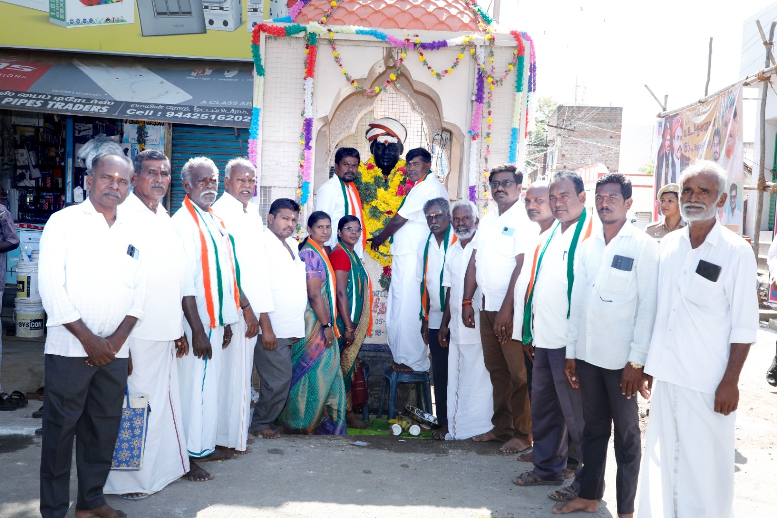 ஓட்டப்பிடாரத்தில் வ.உ.சி. 155-வது பிறந்தநாள்: காங்கிரஸ் சார்பில் சிலைக்கு மாலை அணிவித்து மரியாதை!!