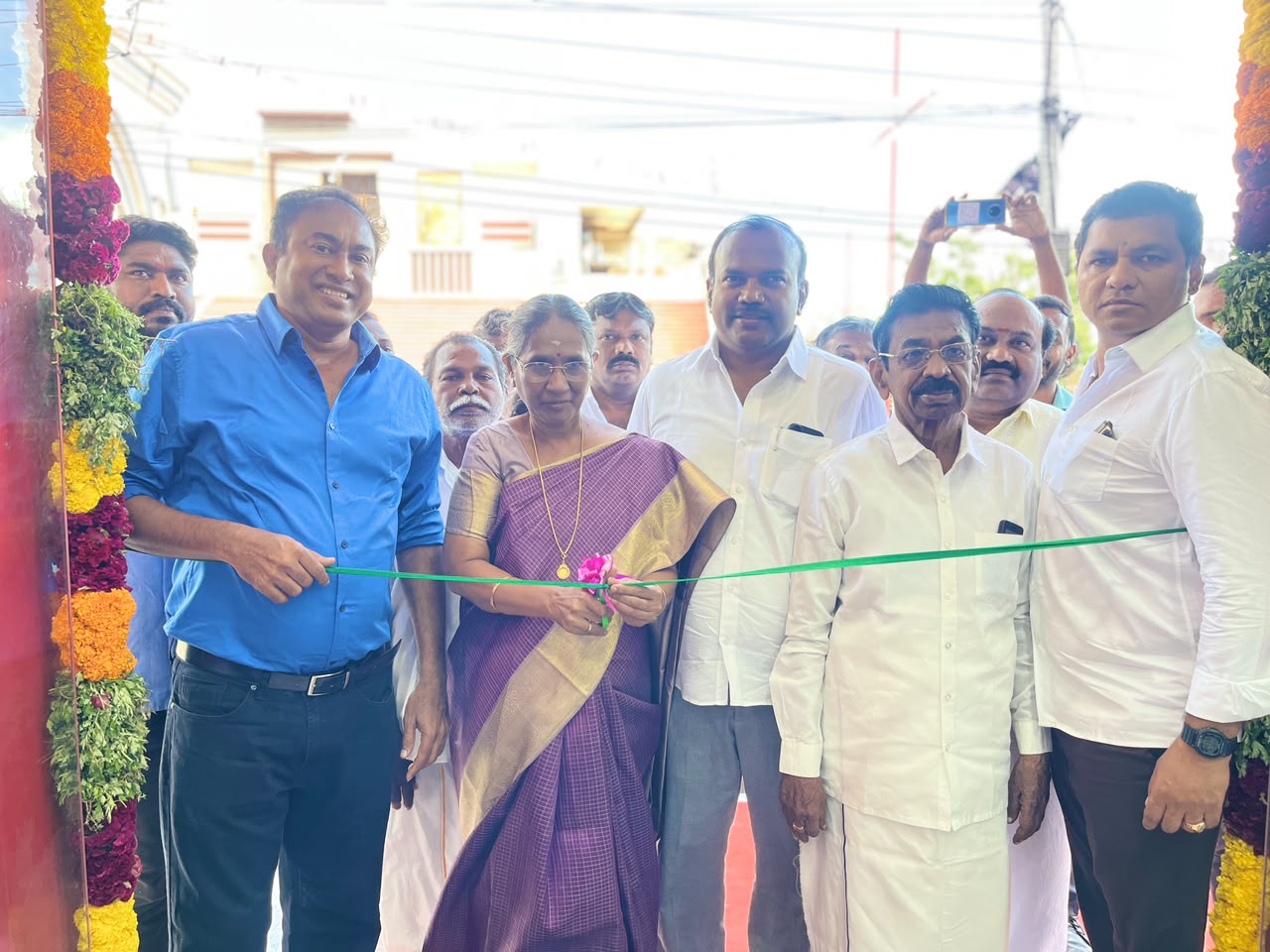 தூத்துக்குடியில் வசந்த் & கோ புதிய கிளை திறப்பு! திறப்பு விழா சலுகையாகத் தங்க நாணயம் இலவசம் – தமிழ்ச்செல்வி வசந்தகுமார் திறந்து வைத்தார்; மேயர் ஜெகன் பெரியசாமி விற்பனையைத் தொடங்கி வைத்தார்!!